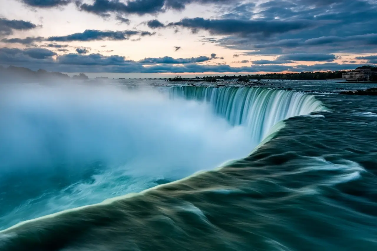 A slow time-frame image of Niagra Falls, Canada